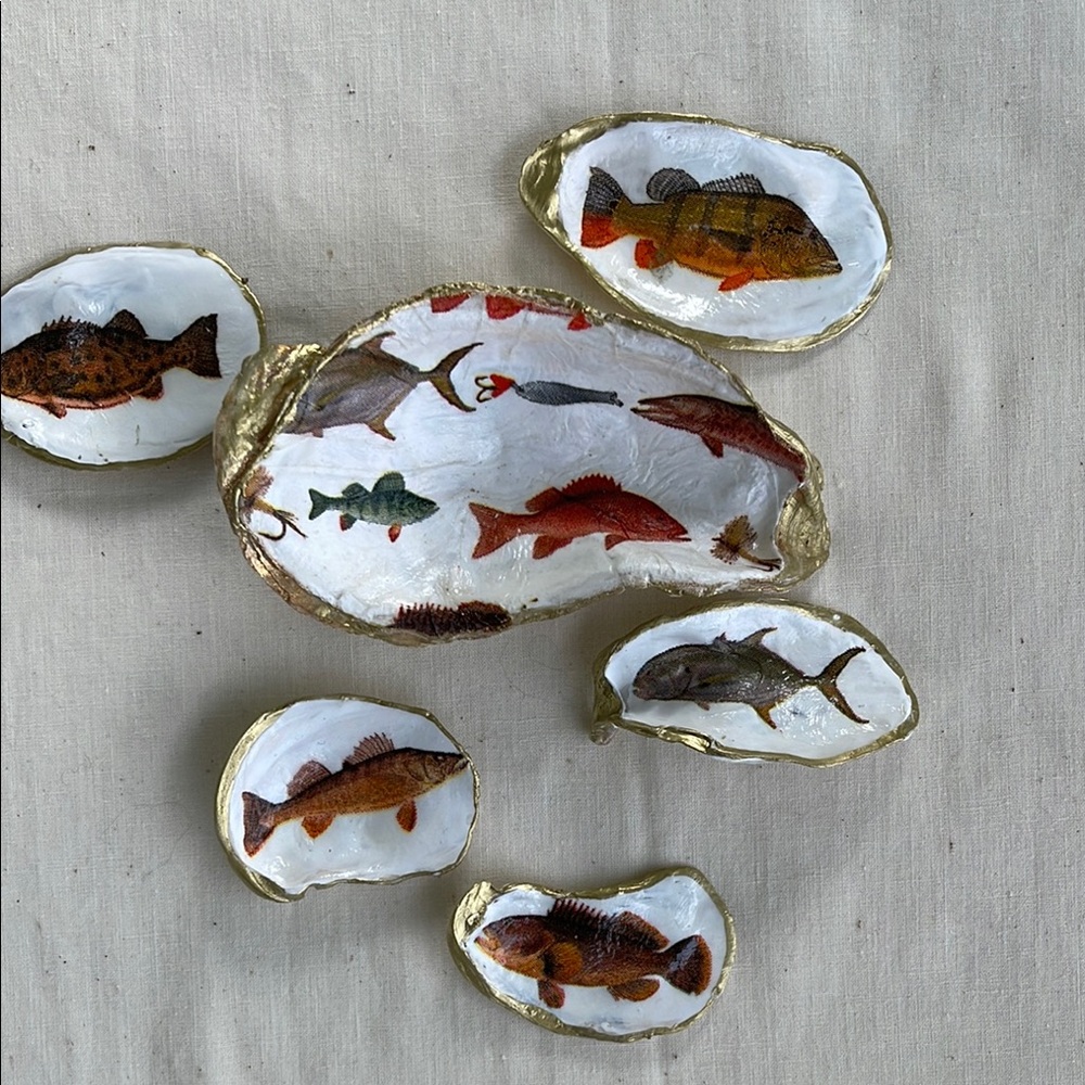 Decorative Fish-Themed Shells Gold Trim